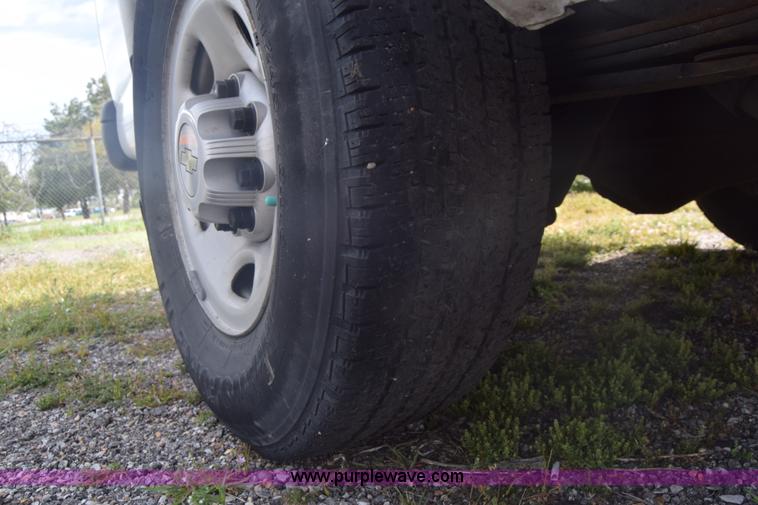 image for item L3792 2007 Chevrolet Express 2500 Cargo van