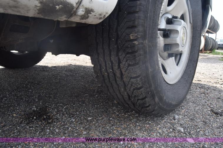 image for item L3792 2007 Chevrolet Express 2500 Cargo van