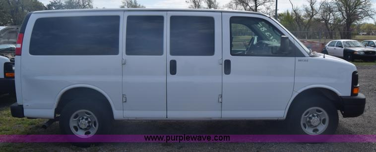 image for item L3793 2007 Chevrolet Express 2500 Cargo van