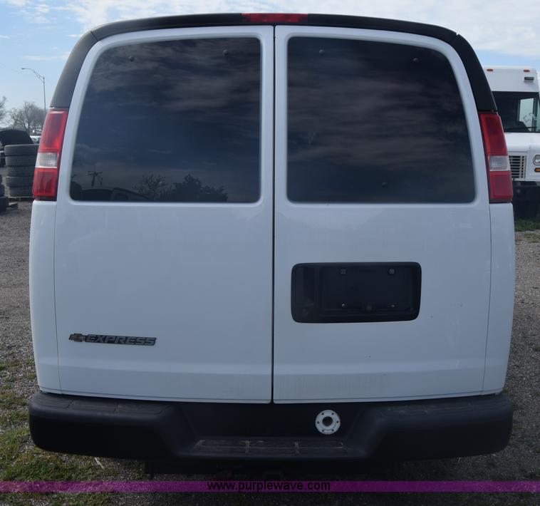 image for item L3793 2007 Chevrolet Express 2500 Cargo van