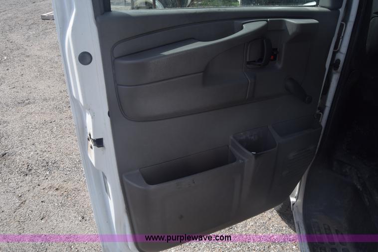 image for item L3793 2007 Chevrolet Express 2500 Cargo van