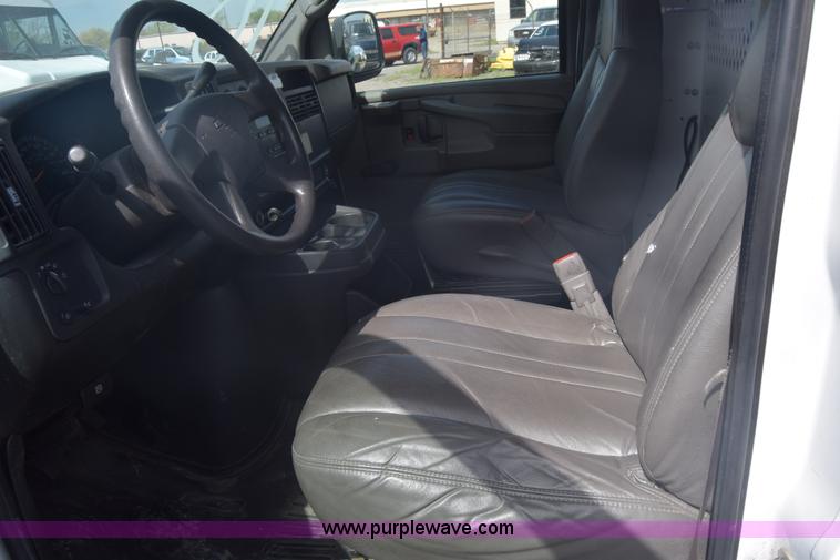 image for item L3793 2007 Chevrolet Express 2500 Cargo van