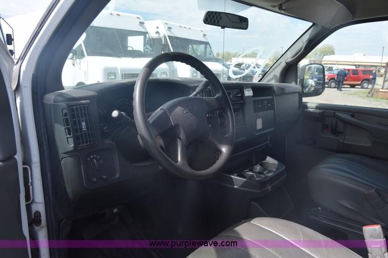 image for item L3793 2007 Chevrolet Express 2500 Cargo van