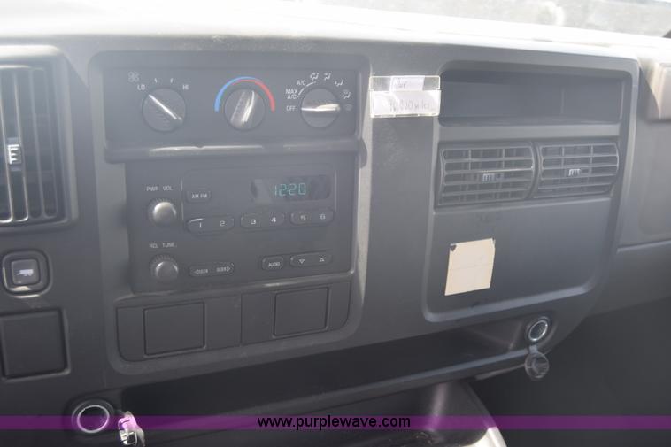 image for item L3793 2007 Chevrolet Express 2500 Cargo van