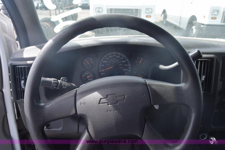 image for item L3793 2007 Chevrolet Express 2500 Cargo van