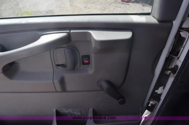 image for item L3793 2007 Chevrolet Express 2500 Cargo van