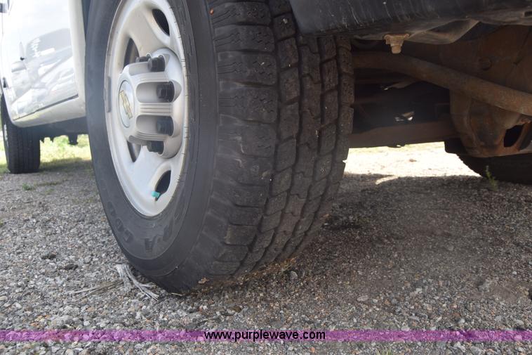 image for item L3793 2007 Chevrolet Express 2500 Cargo van