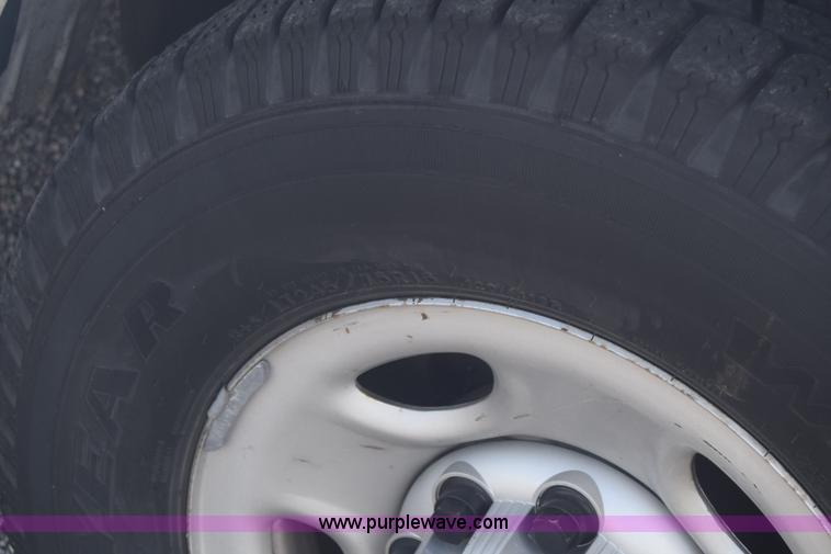 image for item L3793 2007 Chevrolet Express 2500 Cargo van