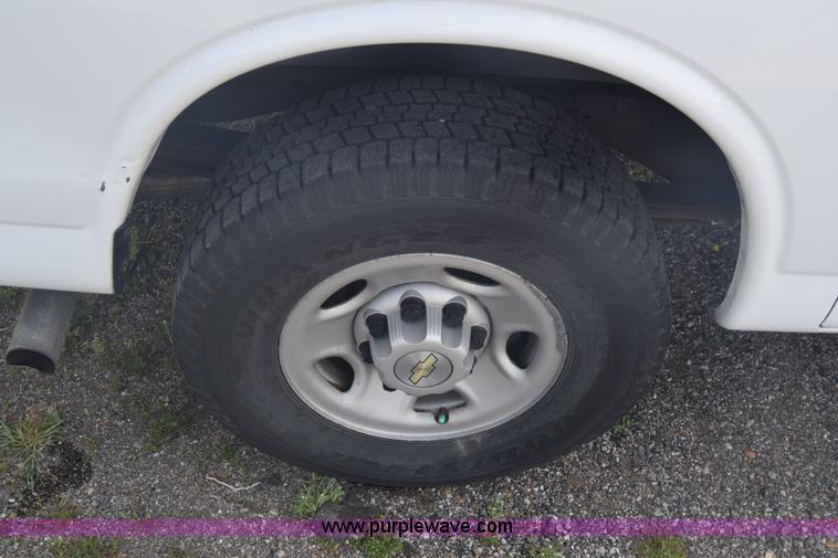 image for item L3793 2007 Chevrolet Express 2500 Cargo van