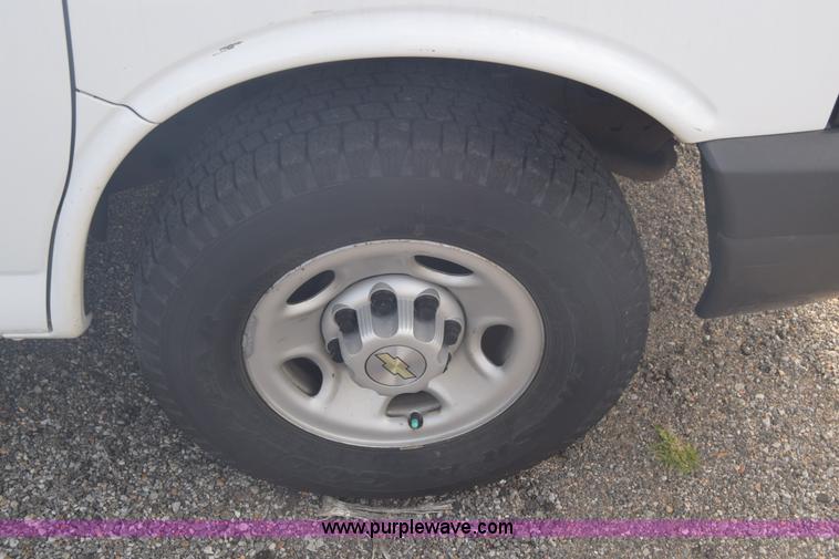 image for item L3793 2007 Chevrolet Express 2500 Cargo van