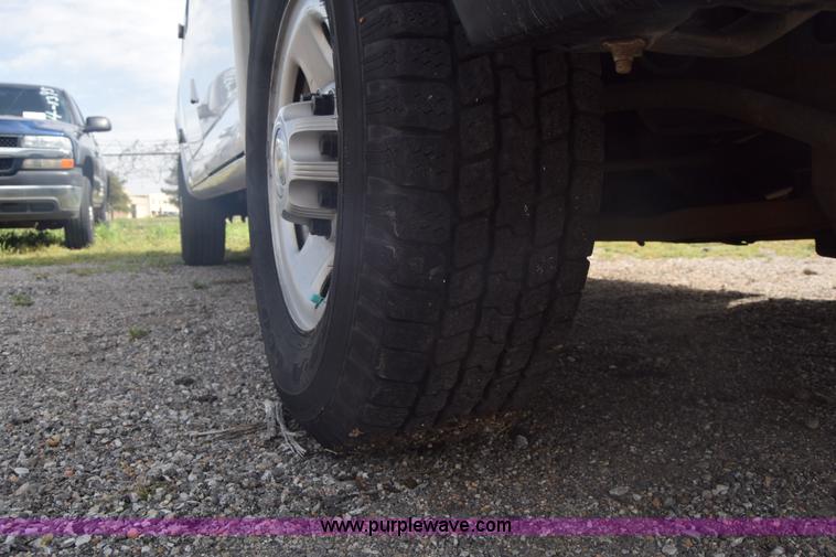 image for item L3793 2007 Chevrolet Express 2500 Cargo van