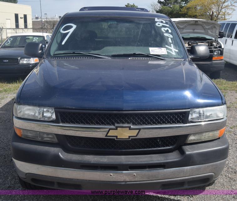 image for item L3794 2002 Chevrolet Silverado 2500HD Ext. Cab pickup truck