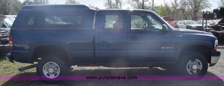 image for item L3794 2002 Chevrolet Silverado 2500HD Ext. Cab pickup truck