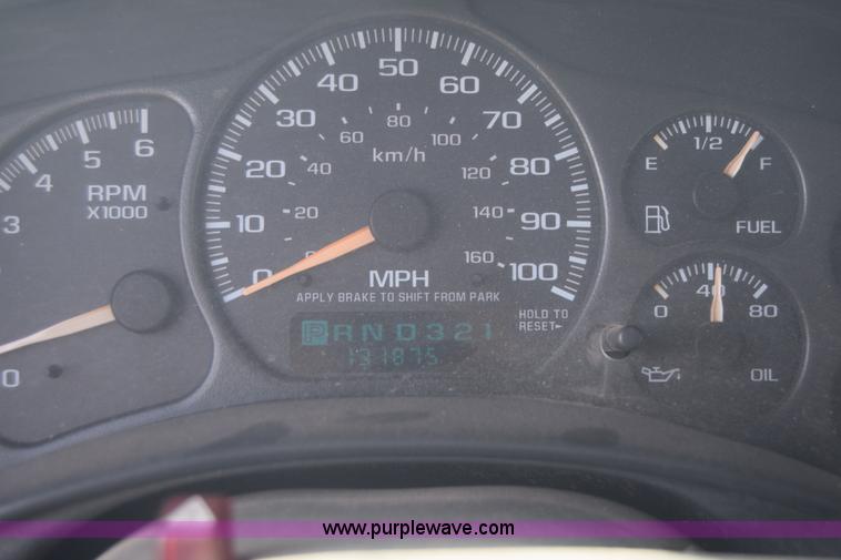 image for item L3794 2002 Chevrolet Silverado 2500HD Ext. Cab pickup truck