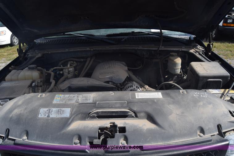 image for item L3794 2002 Chevrolet Silverado 2500HD Ext. Cab pickup truck