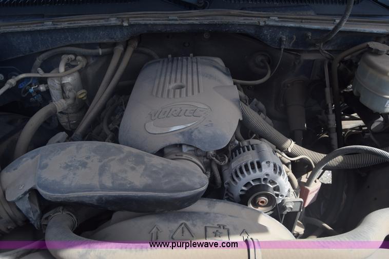 image for item L3794 2002 Chevrolet Silverado 2500HD Ext. Cab pickup truck