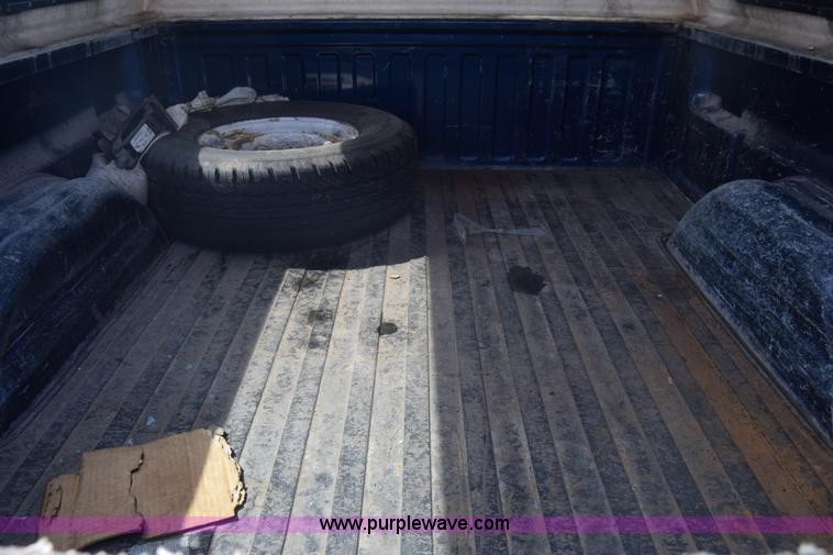 image for item L3794 2002 Chevrolet Silverado 2500HD Ext. Cab pickup truck