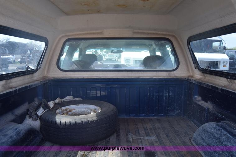 image for item L3794 2002 Chevrolet Silverado 2500HD Ext. Cab pickup truck