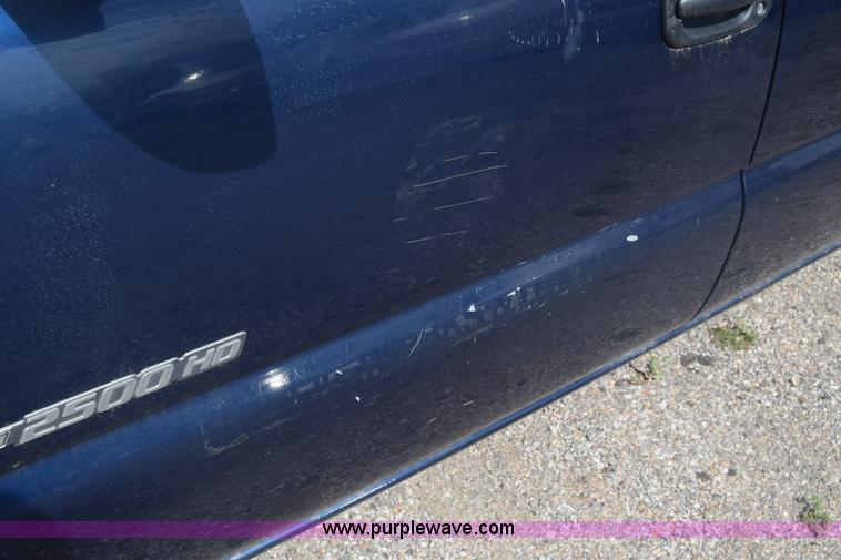 image for item L3794 2002 Chevrolet Silverado 2500HD Ext. Cab pickup truck