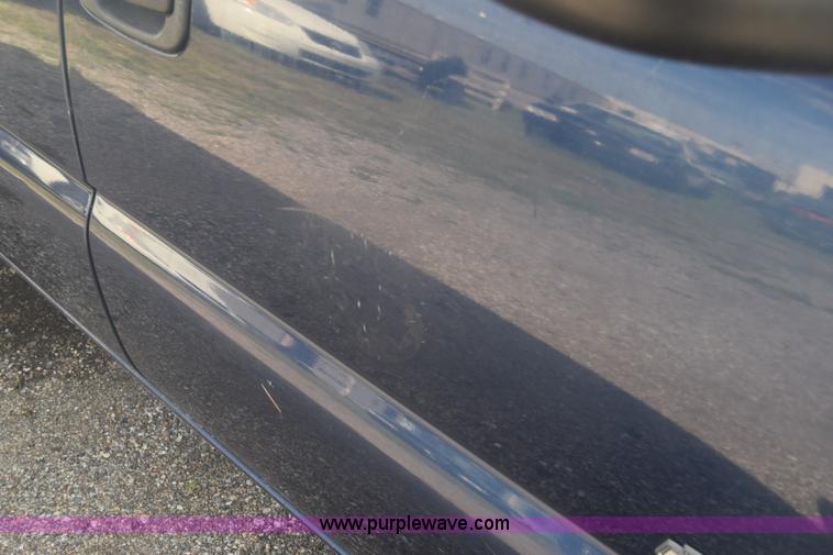 image for item L3794 2002 Chevrolet Silverado 2500HD Ext. Cab pickup truck