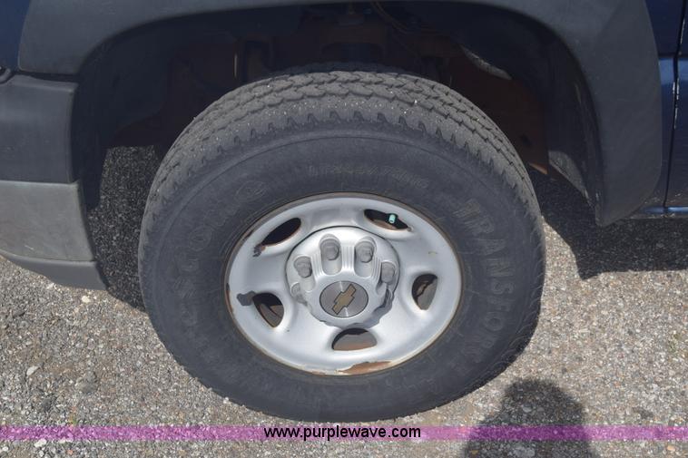 image for item L3794 2002 Chevrolet Silverado 2500HD Ext. Cab pickup truck