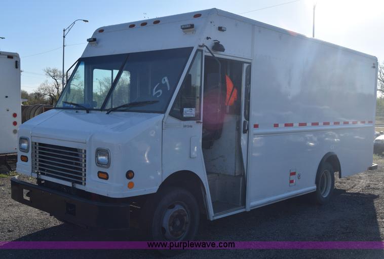 image for item L3802 2006 Freightliner MT55 Utilimaster delivery truck