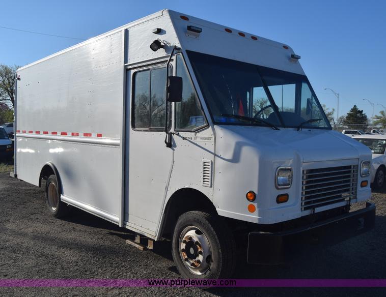 image for item L3802 2006 Freightliner MT55 Utilimaster delivery truck