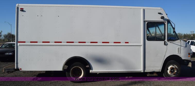 image for item L3802 2006 Freightliner MT55 Utilimaster delivery truck