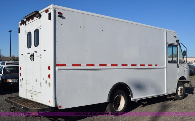 image for item L3802 2006 Freightliner MT55 Utilimaster delivery truck