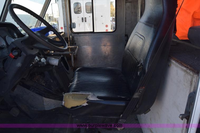 image for item L3802 2006 Freightliner MT55 Utilimaster delivery truck