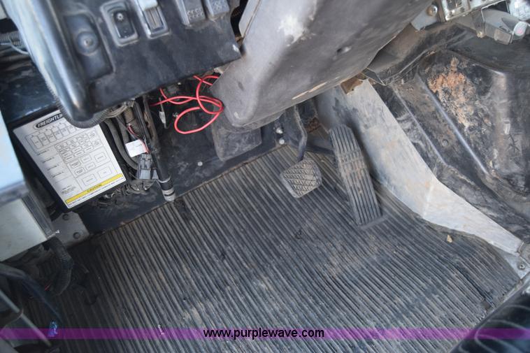 image for item L3802 2006 Freightliner MT55 Utilimaster delivery truck