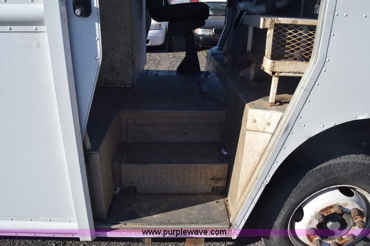 image for item L3802 2006 Freightliner MT55 Utilimaster delivery truck