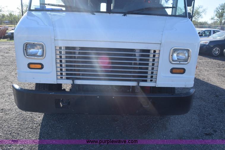 image for item L3802 2006 Freightliner MT55 Utilimaster delivery truck