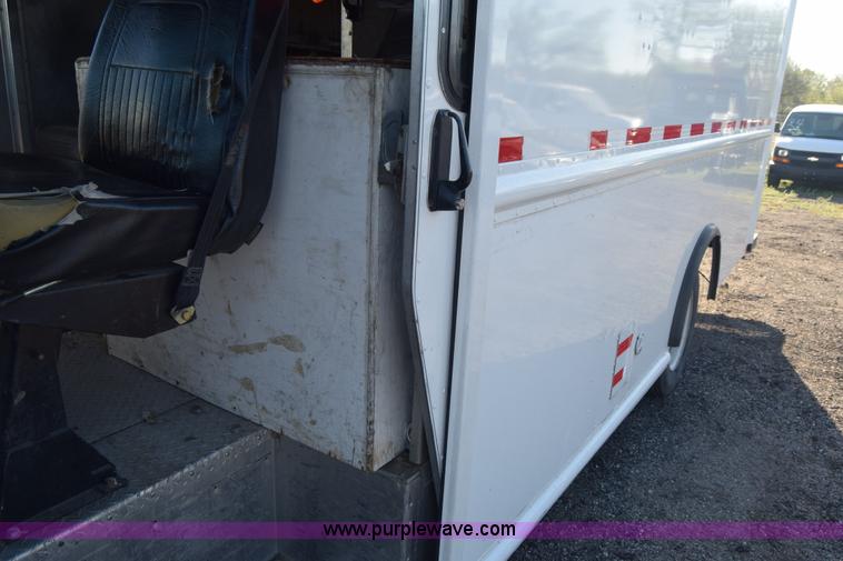 image for item L3802 2006 Freightliner MT55 Utilimaster delivery truck