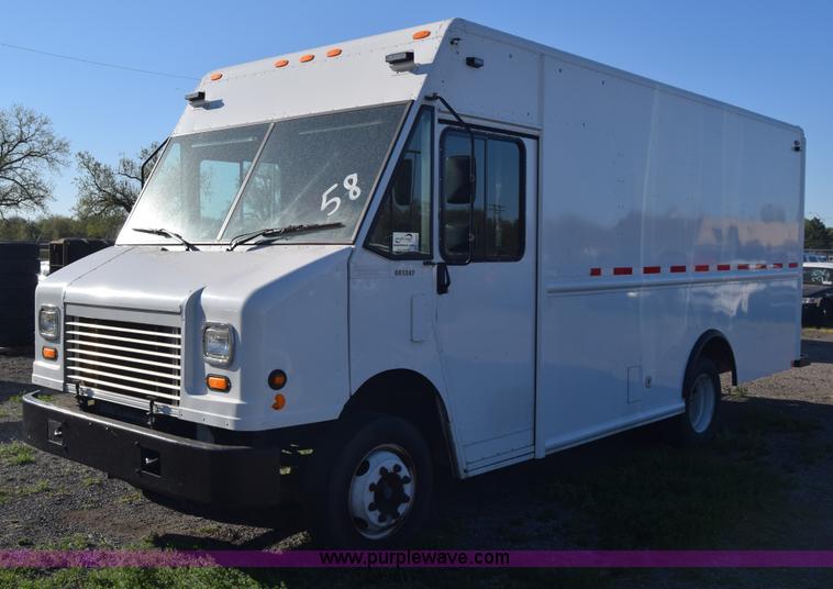 image for item L3803 2006 Freightliner MT55 Utilimaster delivery truck