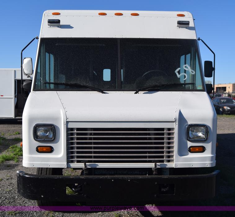 image for item L3803 2006 Freightliner MT55 Utilimaster delivery truck