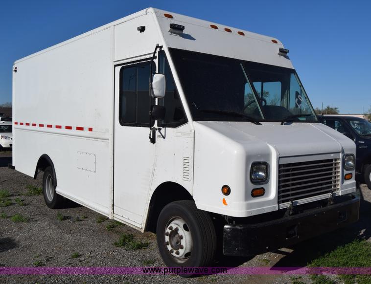 image for item L3803 2006 Freightliner MT55 Utilimaster delivery truck