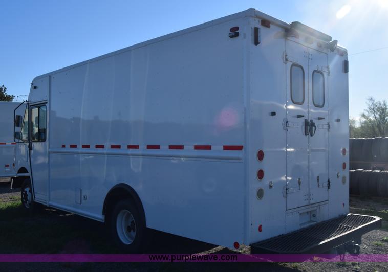 image for item L3803 2006 Freightliner MT55 Utilimaster delivery truck