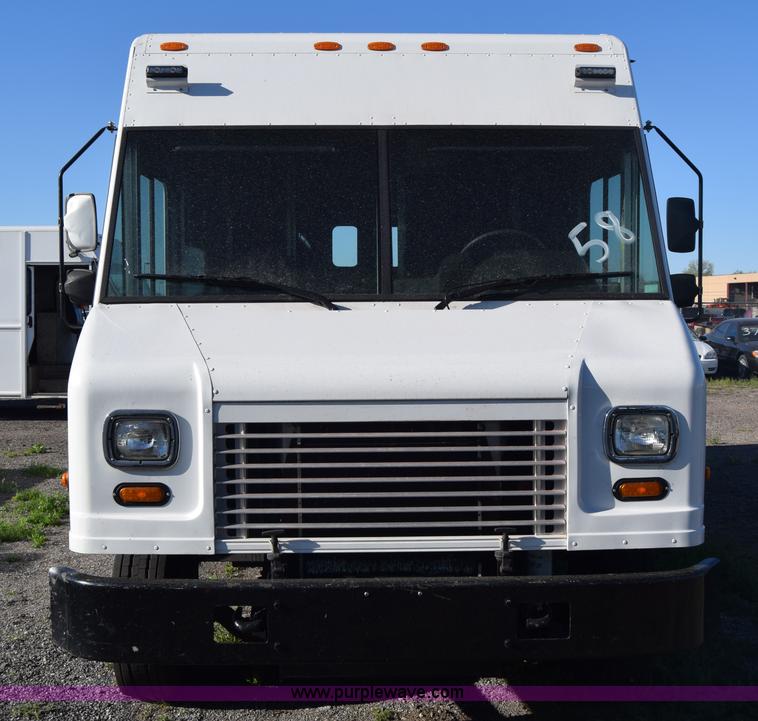 image for item L3803 2006 Freightliner MT55 Utilimaster delivery truck