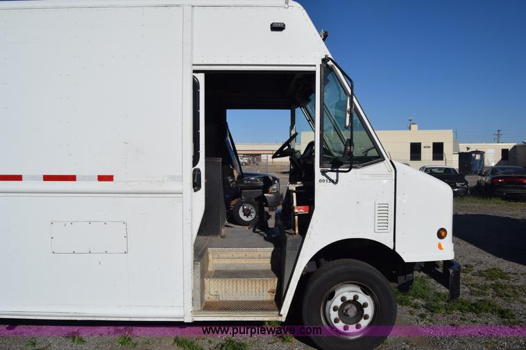 image for item L3803 2006 Freightliner MT55 Utilimaster delivery truck