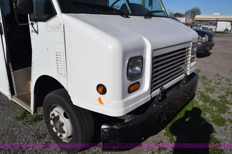 image for item L3803 2006 Freightliner MT55 Utilimaster delivery truck