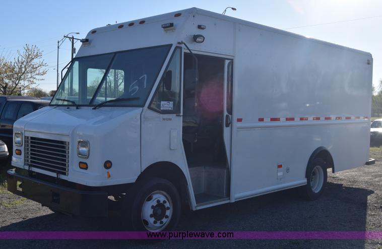 image for item L3804 2006 Freightliner MT55 Utilimaster delivery truck