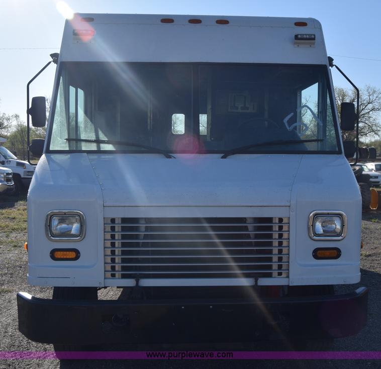 image for item L3804 2006 Freightliner MT55 Utilimaster delivery truck