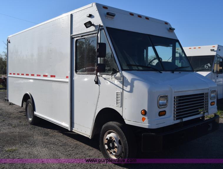 image for item L3804 2006 Freightliner MT55 Utilimaster delivery truck