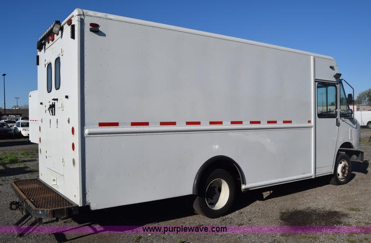 image for item L3804 2006 Freightliner MT55 Utilimaster delivery truck