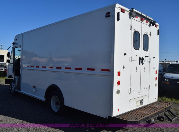 image for item L3804 2006 Freightliner MT55 Utilimaster delivery truck