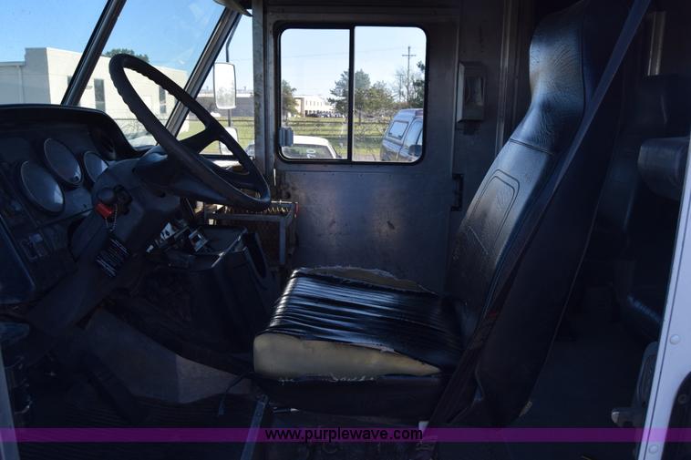 image for item L3804 2006 Freightliner MT55 Utilimaster delivery truck