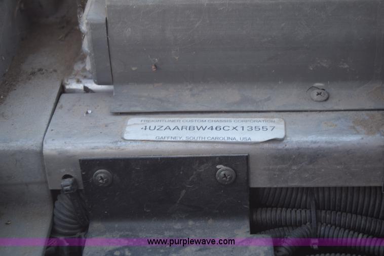 image for item L3804 2006 Freightliner MT55 Utilimaster delivery truck