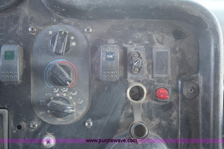 image for item L3804 2006 Freightliner MT55 Utilimaster delivery truck