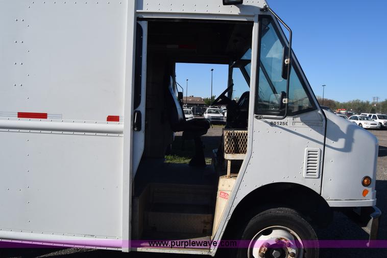 image for item L3804 2006 Freightliner MT55 Utilimaster delivery truck